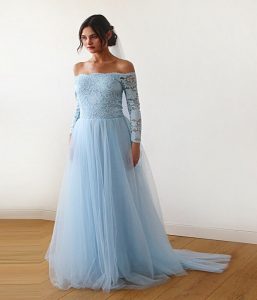 Niebieska suknia ślubna znaczenie