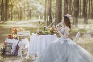 Szara suknia ślubna znaczenie